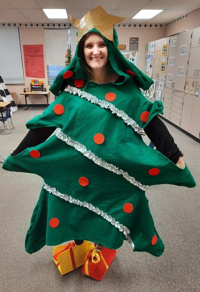 Montpelier staffer dressed as a christmas tree