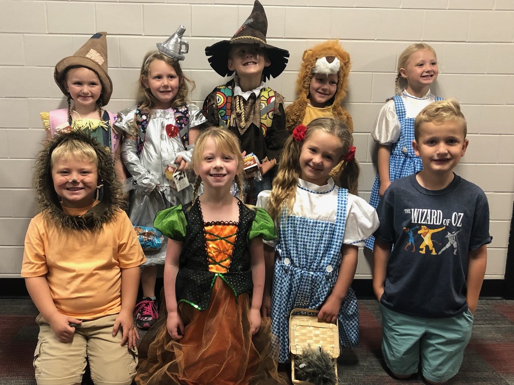 Wizard of Oz students dressed for Spirit Week