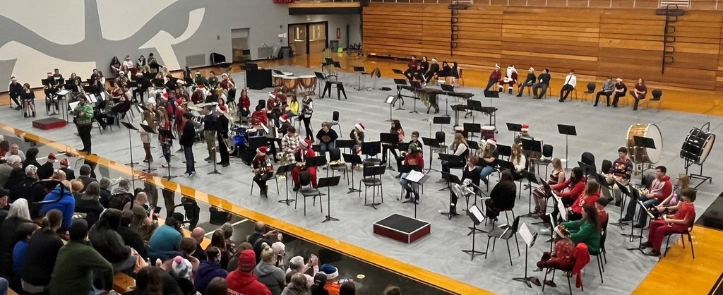BJSHS Band performs a Christmas concert